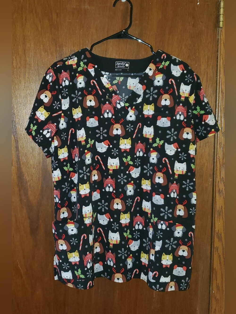 Sanibel Holiday Animal Print Scrub Top Sz Large